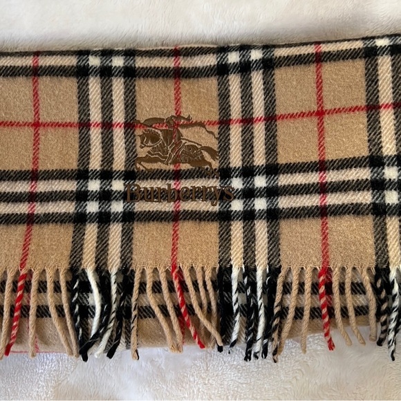 Vintage Burberry’s rectangle scarf - Picture 7 of 10